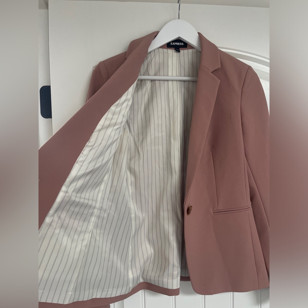 Express Women's Blush Pink Suit Jacket - Picture 3 of 7